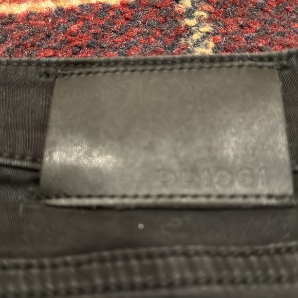 2 pairs of men’s DL 1961 jeans. Size 29x34. Worn a few times. - Picture 5 of 7